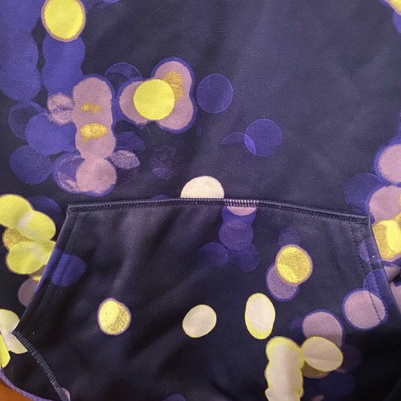 Under Armor pullover. Great condition! - Picture 4 of 6